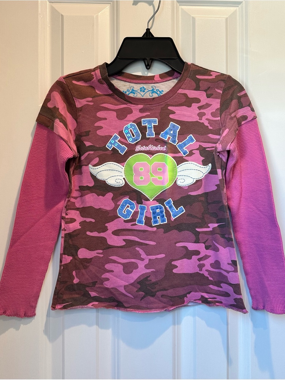 Pink Camo Layered-Look Long Sleeve Top with Waffle Knit Sleeves Sz Medium (7/8)